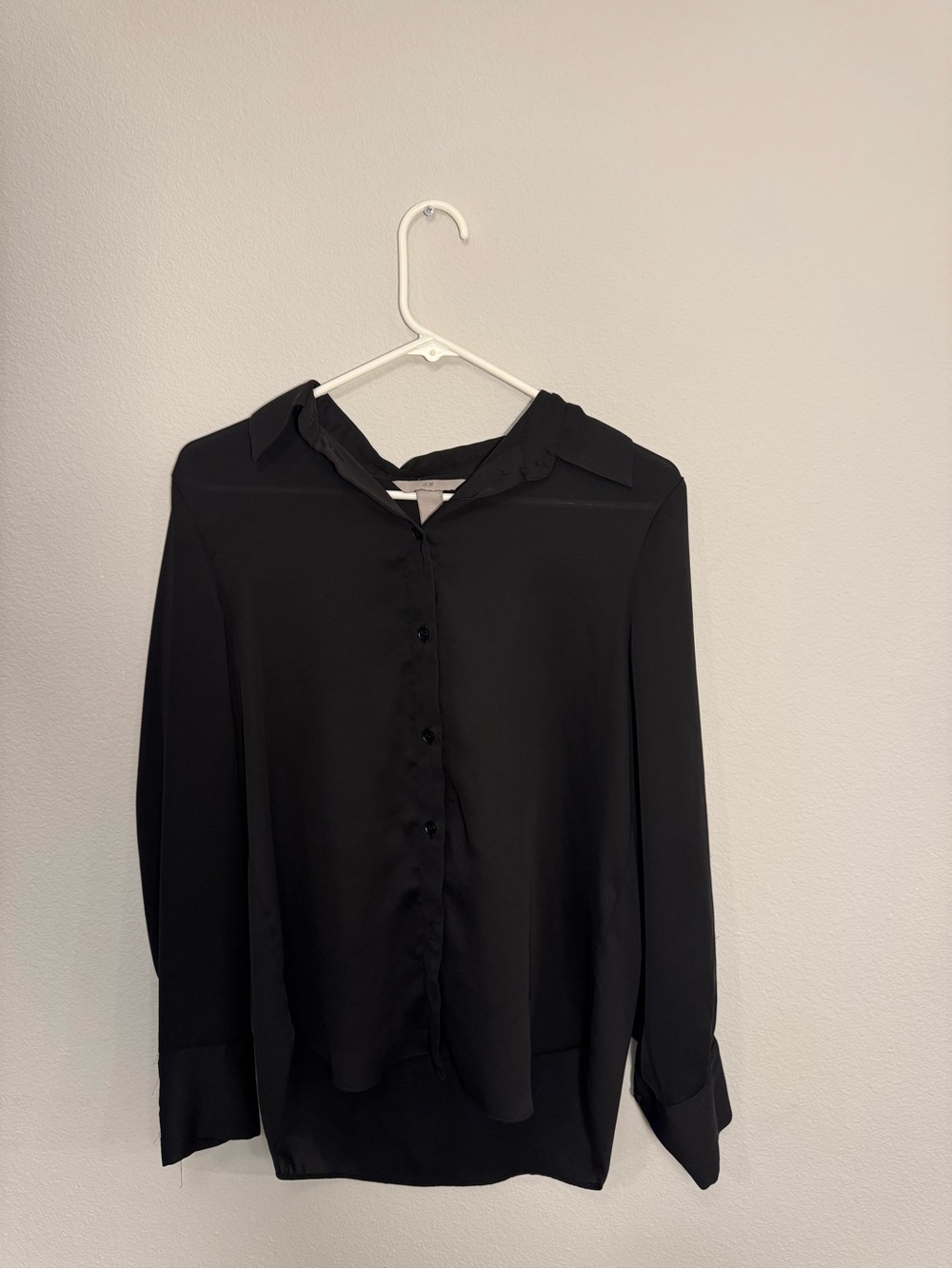 H&M Black Long-Sleeve Button Down Shirt